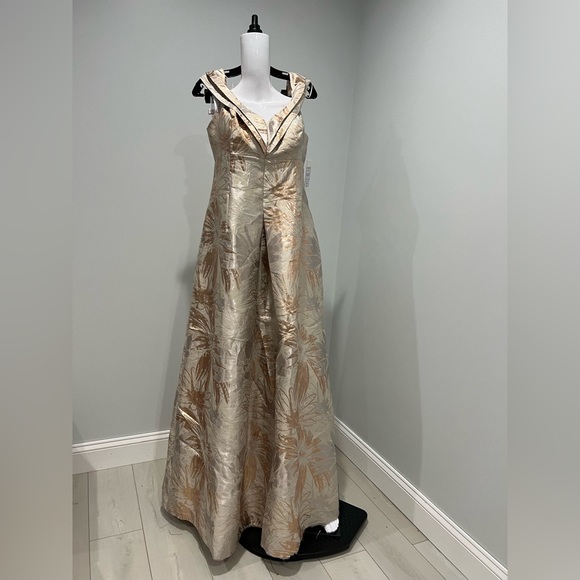 $640 Teri Jon by Rickie Freeman
Portrait Neck Metallic Jacquard Gown size 14 - Picture 8 of 13